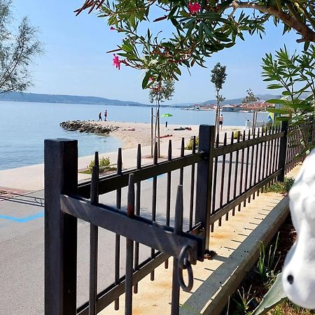 Apartman Ll S Pogledom I Izmedu Splita I Trogira Su Kastela Dalmacija Hrvatska ภายนอก รูปภาพ