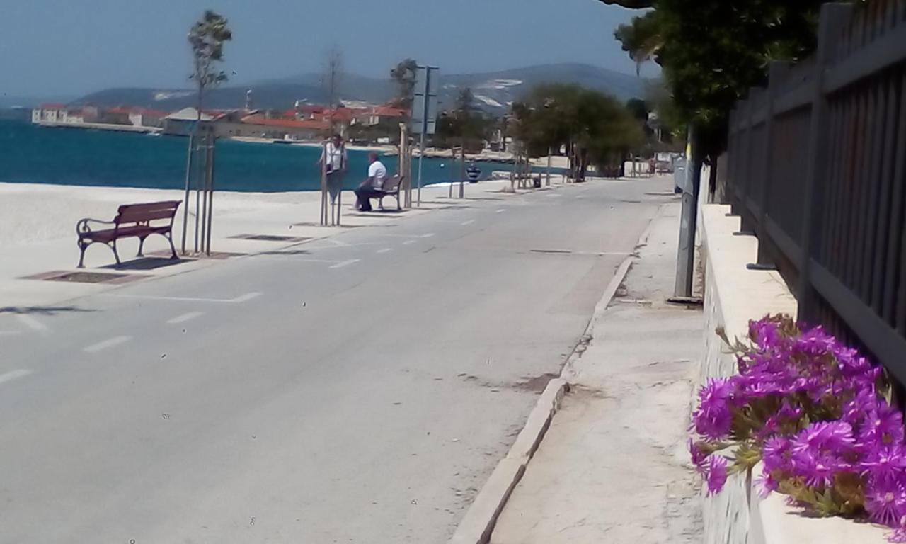 Apartman Ll S Pogledom I Izmedu Splita I Trogira Su Kastela Dalmacija Hrvatska ภายนอก รูปภาพ