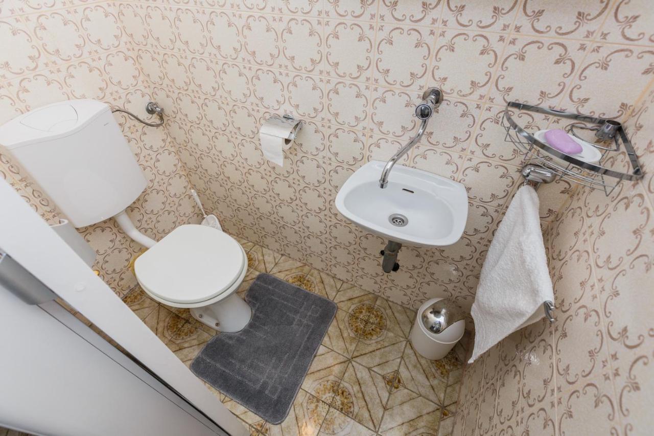 Apartman Ll S Pogledom I Izmedu Splita I Trogira Su Kastela Dalmacija Hrvatska ภายนอก รูปภาพ