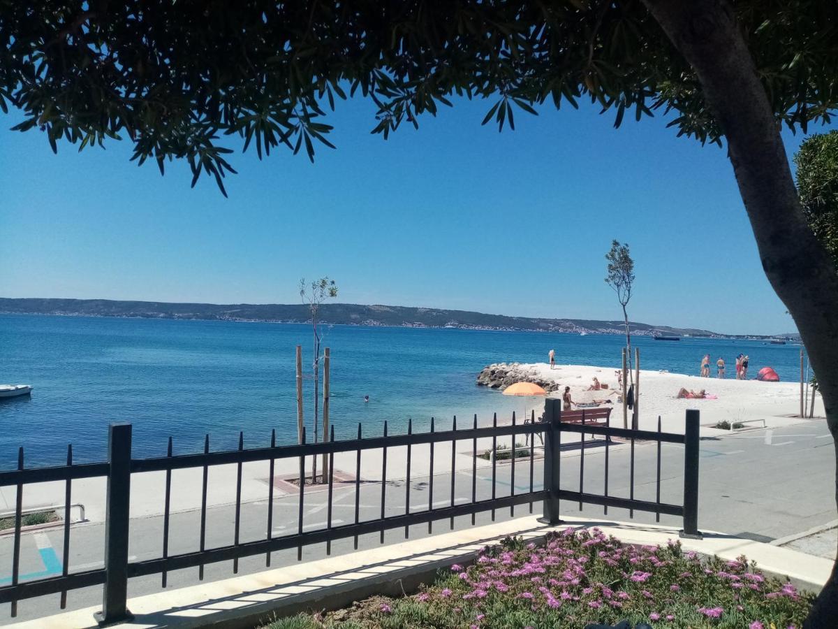 Apartman Ll S Pogledom I Izmedu Splita I Trogira Su Kastela Dalmacija Hrvatska ภายนอก รูปภาพ
