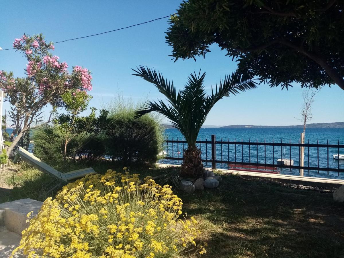 Apartman Ll S Pogledom I Izmedu Splita I Trogira Su Kastela Dalmacija Hrvatska ภายนอก รูปภาพ