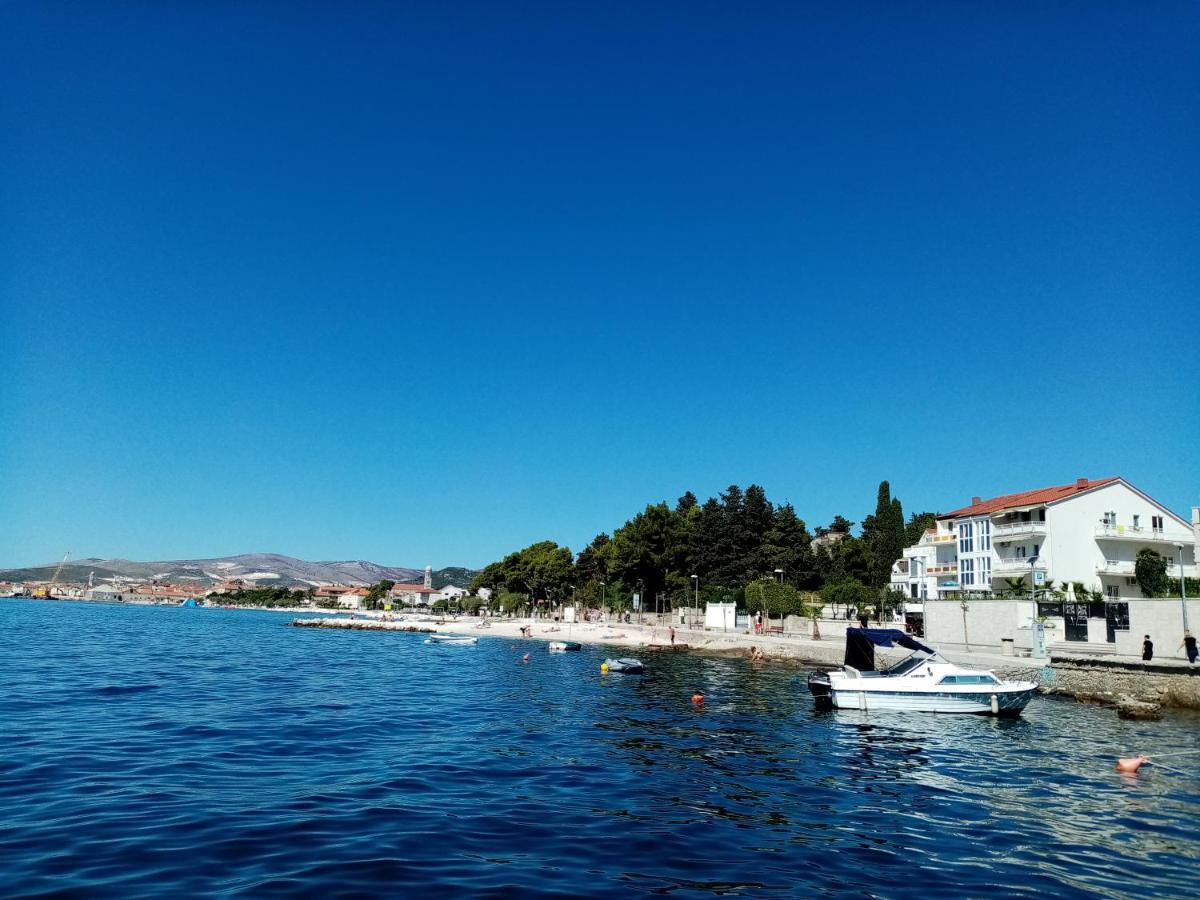 Apartman Ll S Pogledom I Izmedu Splita I Trogira Su Kastela Dalmacija Hrvatska ภายนอก รูปภาพ