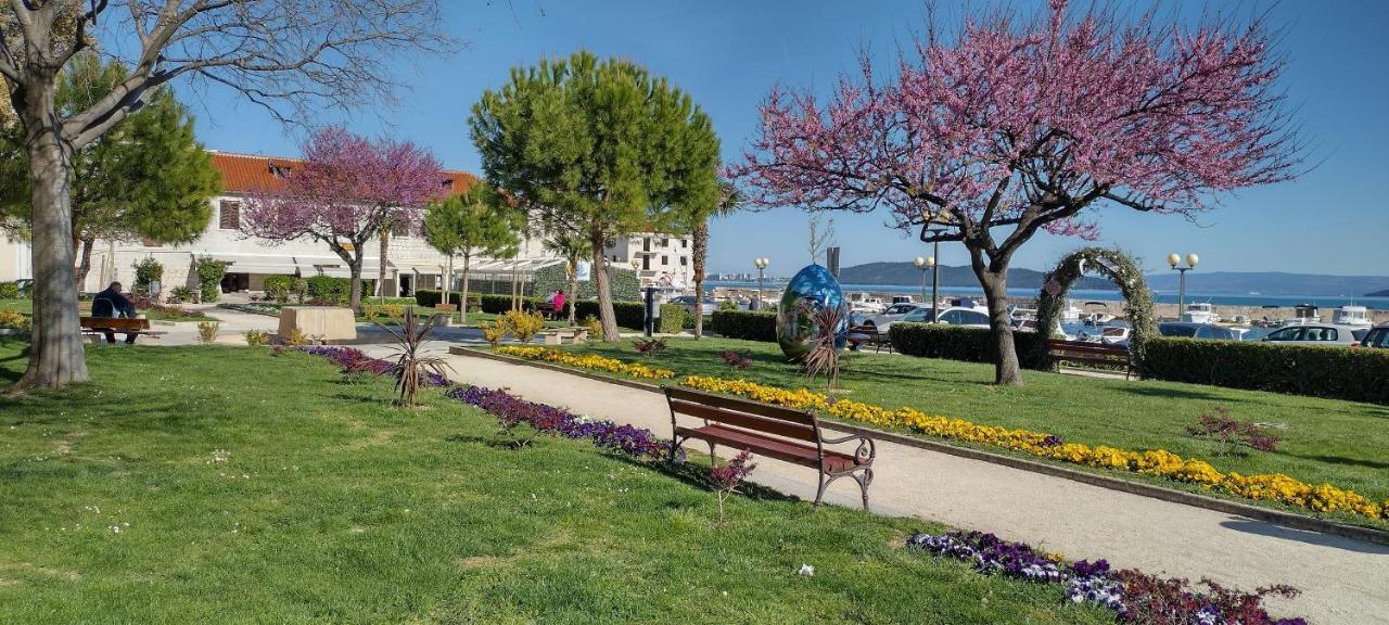 Apartman Ll S Pogledom I Izmedu Splita I Trogira Su Kastela Dalmacija Hrvatska ภายนอก รูปภาพ