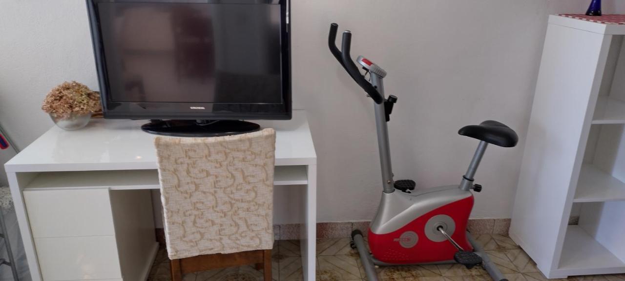 Apartman Ll S Pogledom I Izmedu Splita I Trogira Su Kastela Dalmacija Hrvatska ภายนอก รูปภาพ