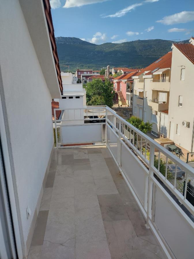 Apartman Ll S Pogledom I Izmedu Splita I Trogira Su Kastela Dalmacija Hrvatska ภายนอก รูปภาพ