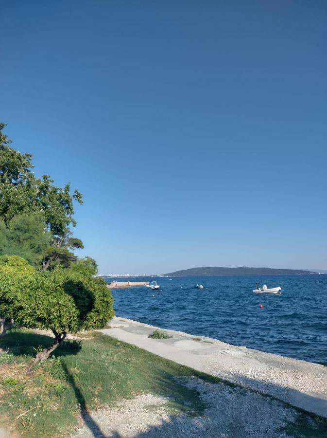 Apartman Ll S Pogledom I Izmedu Splita I Trogira Su Kastela Dalmacija Hrvatska ภายนอก รูปภาพ