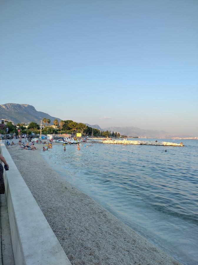 Apartman Ll S Pogledom I Izmedu Splita I Trogira Su Kastela Dalmacija Hrvatska ภายนอก รูปภาพ