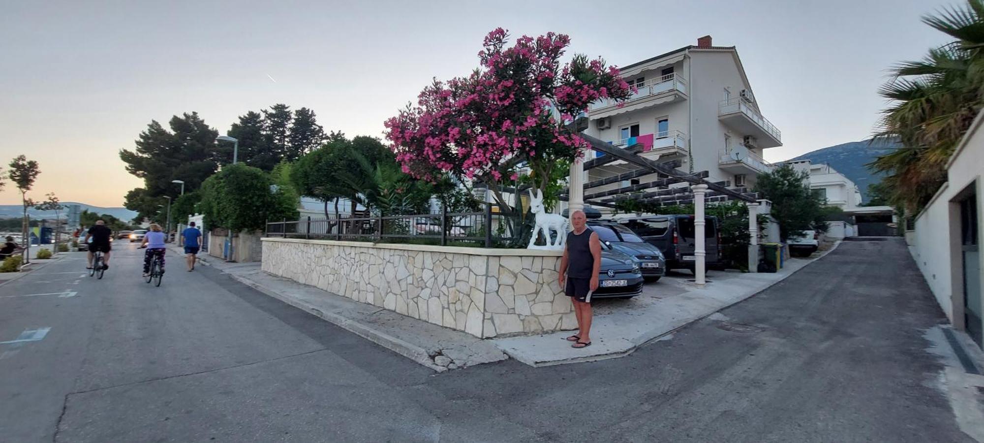 Apartman Ll S Pogledom I Izmedu Splita I Trogira Su Kastela Dalmacija Hrvatska ภายนอก รูปภาพ