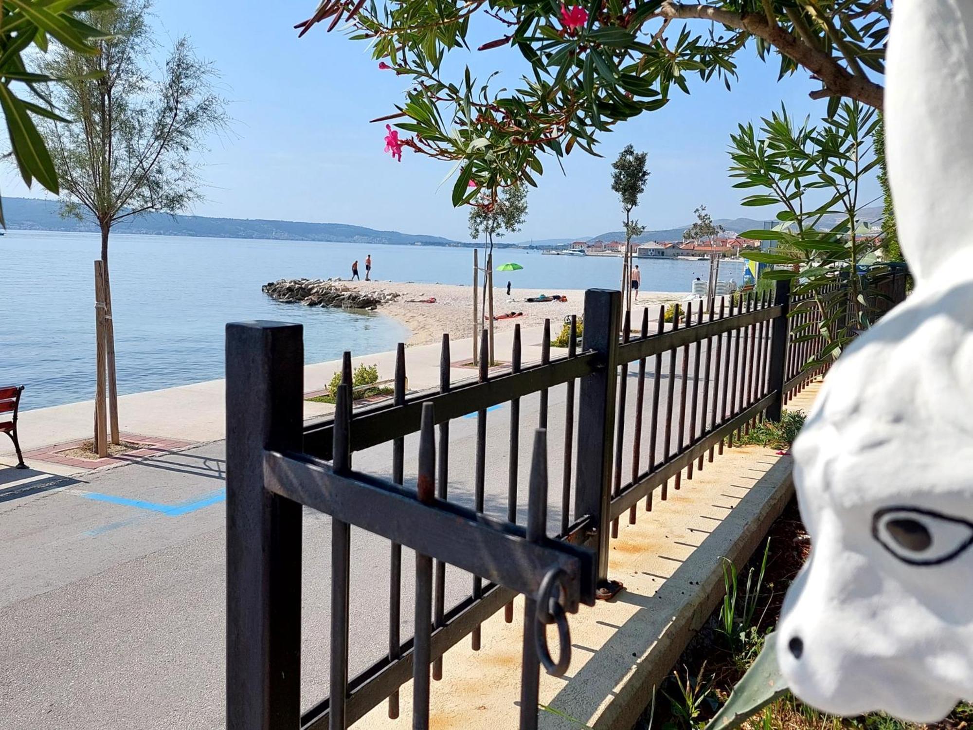 Apartman Ll S Pogledom I Izmedu Splita I Trogira Su Kastela Dalmacija Hrvatska ภายนอก รูปภาพ